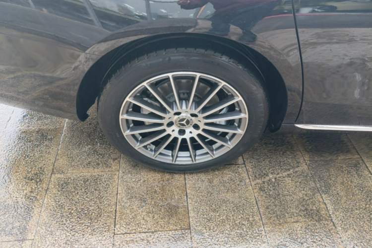 Used Mercedes-Benz E-Class 2023 Facelift E 260 L Exterior 5