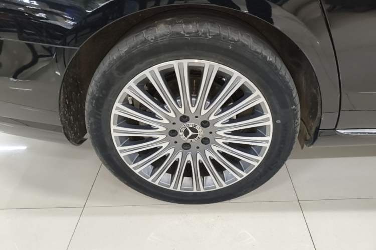 Used Mercedes-Benz E-Class 2023 E 300 L Luxury Model Exterior 5