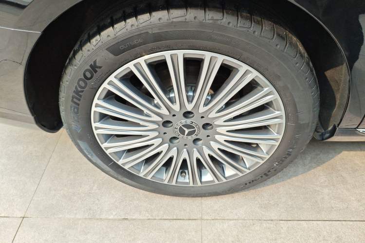 Used Mercedes-Benz E-Class 2023 Updated E 300 L Luxury Edition Exterior 5