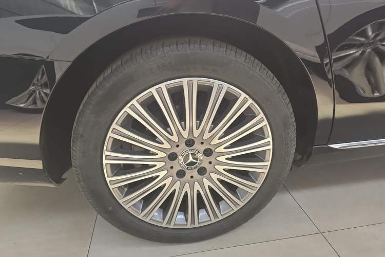 Used Mercedes-Benz E-Class 2023 Updated E 300 L Luxury Edition Exterior 5