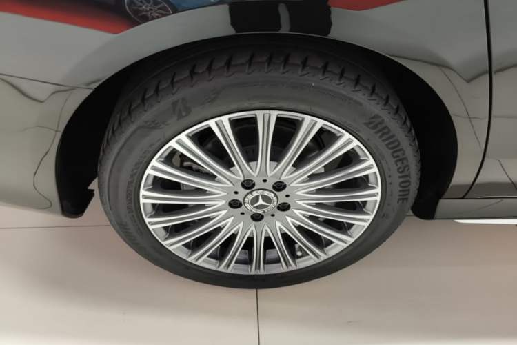 Used Mercedes-Benz E-Class 2023 Restyled E 300 L Sport Luxury Edition Exterior 5