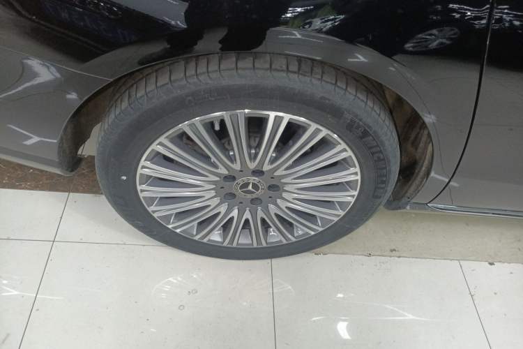 Used Mercedes-Benz E-Class 2023 Updated E 300 L Luxury Edition Exterior 5