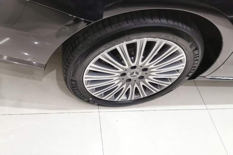 Used Mercedes-Benz E-Class 2023 E 300 L Luxury Model Exterior 5