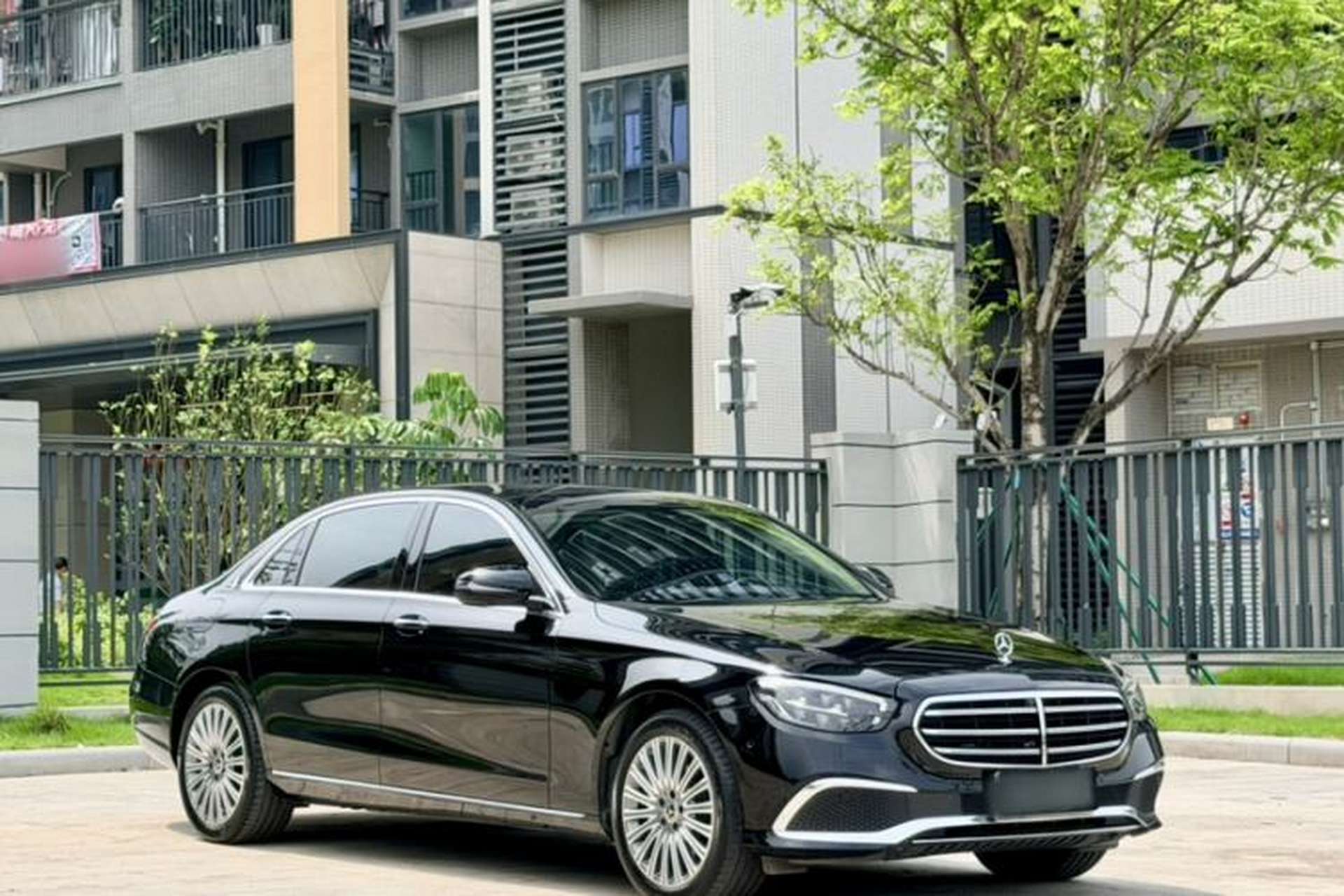 Used Mercedes-Benz E-Class 2023 Updated E 300 L Fashion Edition Exterior 5