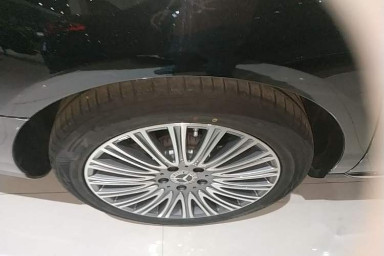 Used Mercedes-Benz E-Class 2023 E 300 L Luxury Model Exterior 5