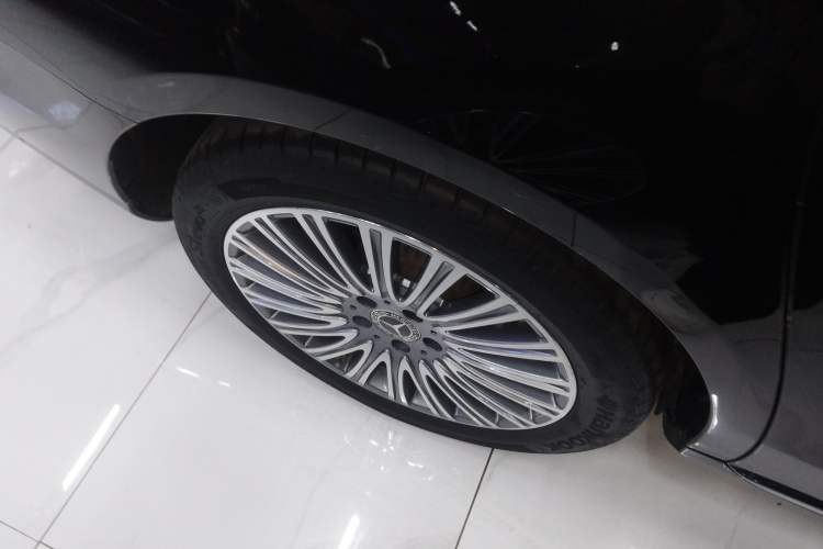 Used Mercedes-Benz E-Class 2023 E 300 L Sporty and Stylish Model Exterior 5