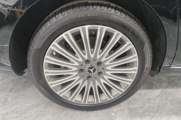 Used Mercedes-Benz E-Class 2023 Updated E 300 L Fashion Edition Exterior 5