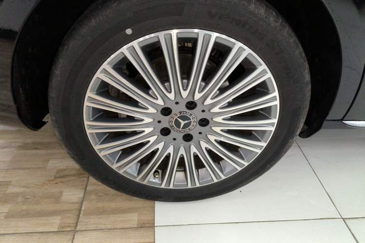 Used Mercedes-Benz E-Class 2023 Updated E 300 L Fashion Edition Exterior 5