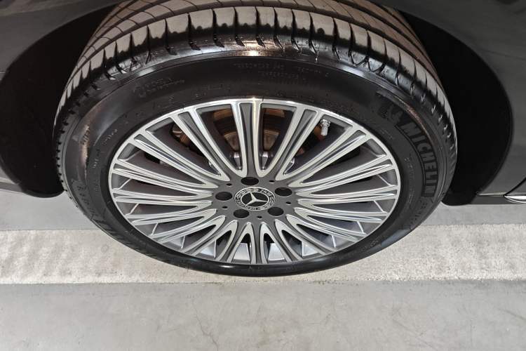 Used Mercedes-Benz E-Class 2023 Updated E 300 L Fashion Edition Exterior 5