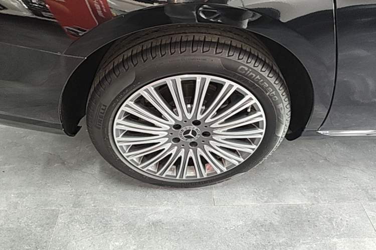 Used Mercedes-Benz E-Class 2023 Updated E 300 L Fashion Edition Exterior 5
