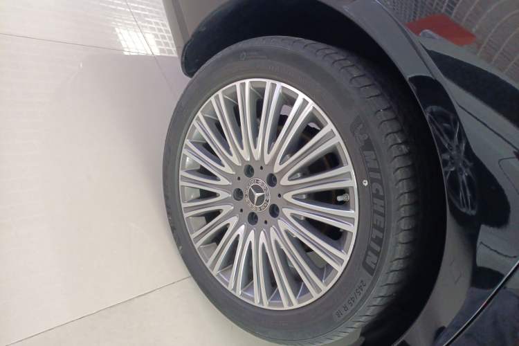 Used Mercedes-Benz E-Class 2023 Updated E 300 L Luxury Edition Exterior 5