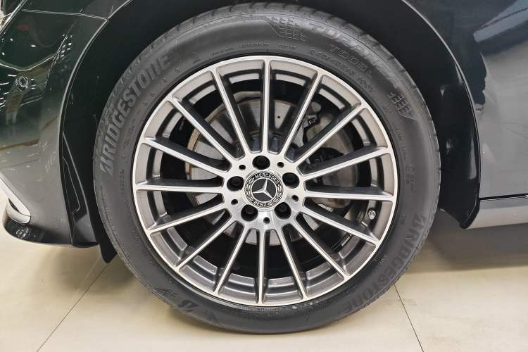 Used Mercedes-Benz E-Class 2023 Facelift E 260 L Exterior 6