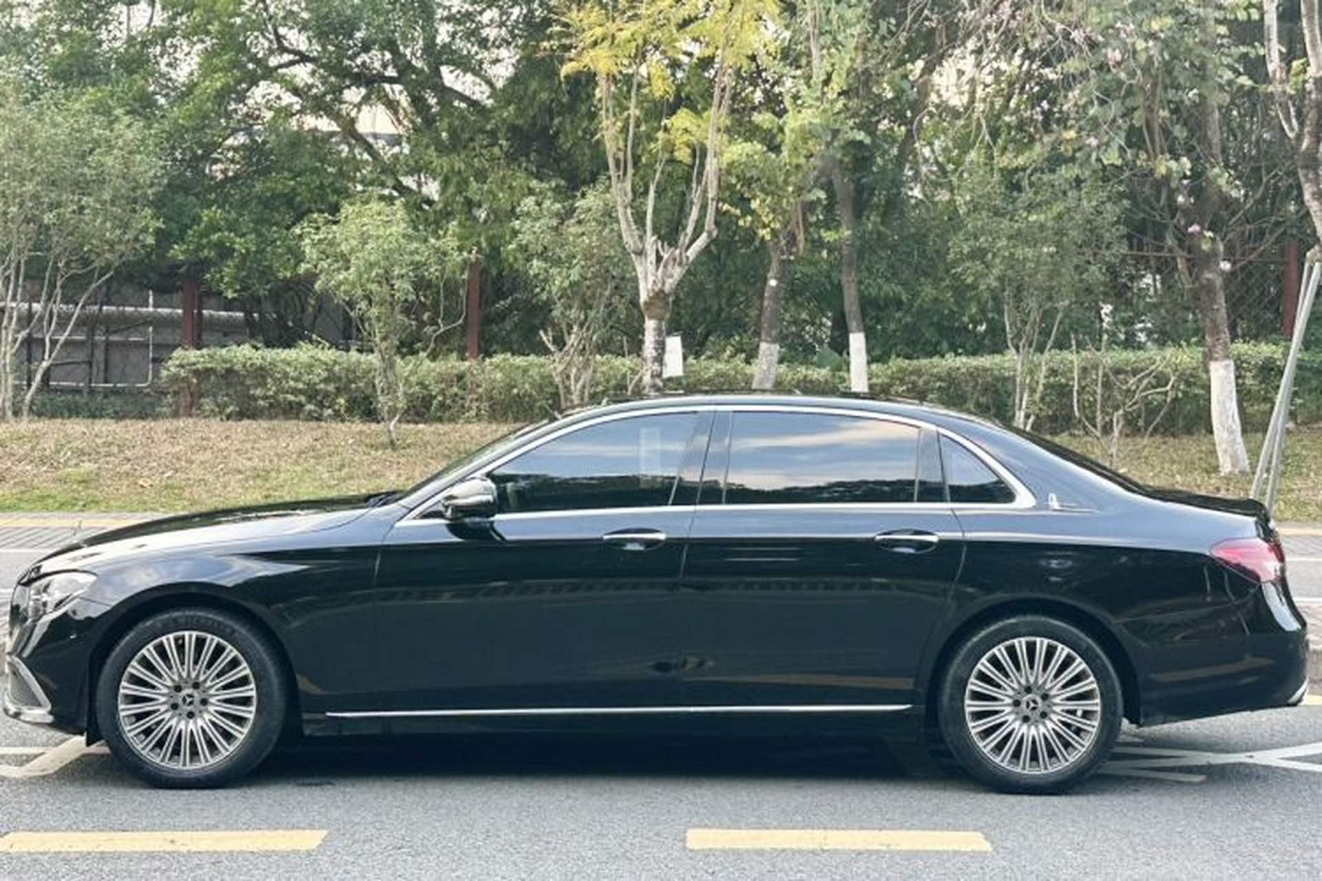 Used Mercedes-Benz E-Class 2023 Updated E 300 L Luxury Edition Exterior 6
