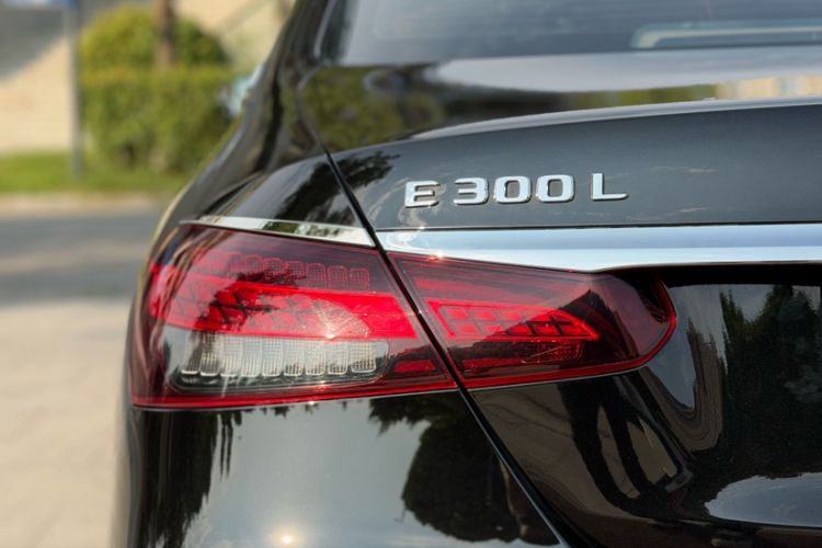 Used Mercedes-Benz E-Class 2023 Updated E 300 L Fashion Edition Exterior 6