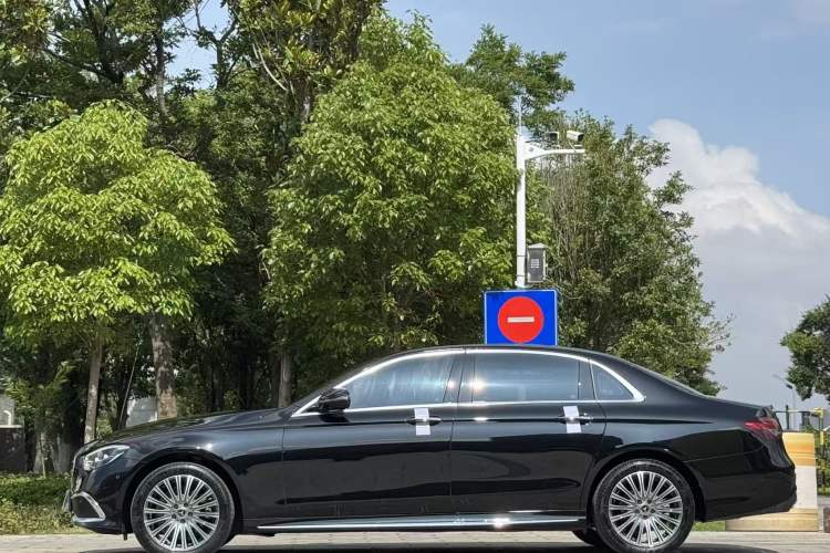 Used Mercedes-Benz E-Class 2023 E 300 L Sporty and Stylish Model Exterior 6