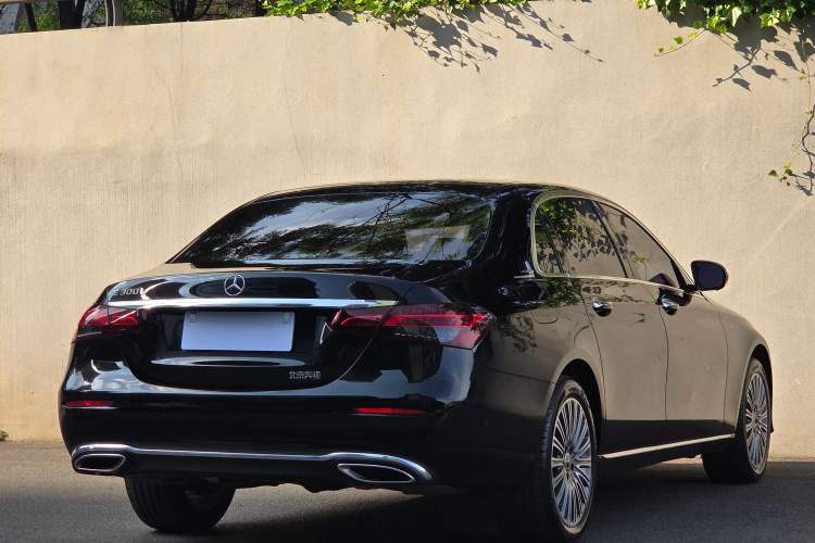 Used Mercedes-Benz E-Class 2023 Updated E 300 L Luxury Edition Exterior 6