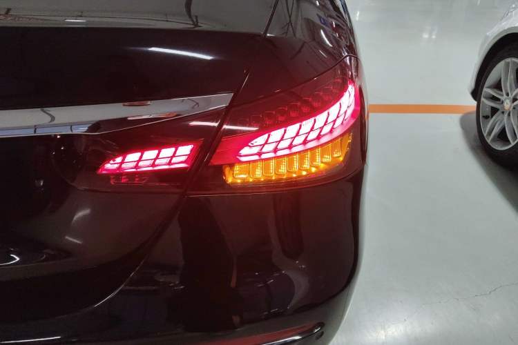 Used Mercedes-Benz E-Class 2023 E 300 L Luxury Model Exterior 6