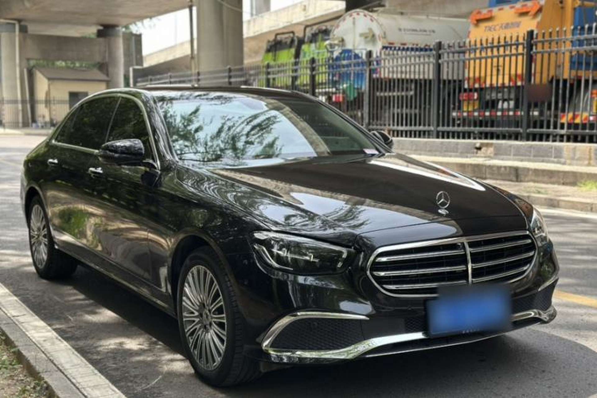 Used Mercedes-Benz E-Class 2023 Updated E 300 L Fashion Edition Exterior 6