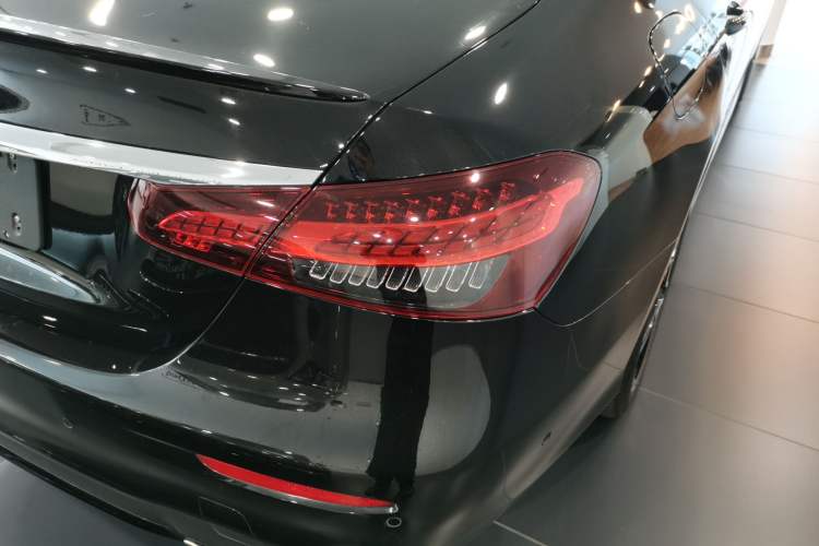 Used Mercedes-Benz E-Class 2023 Restyled E 260 Fashion Sport Edition Exterior 6