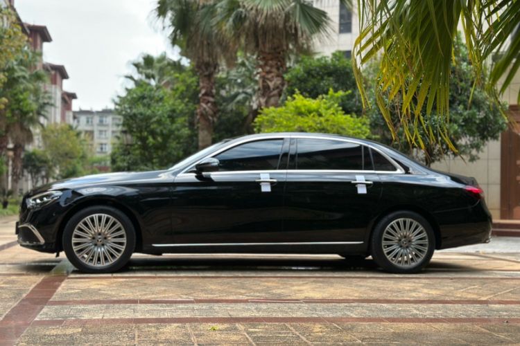 Used Mercedes-Benz E-Class 2023 E 300 L Luxury Model Exterior 7