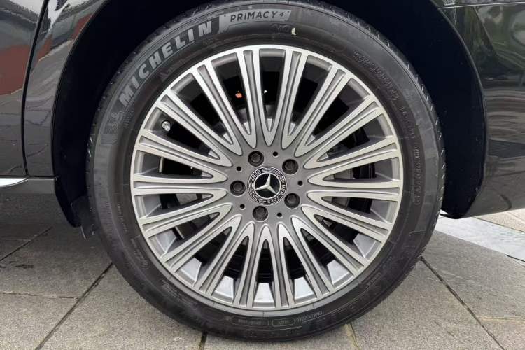 Used Mercedes-Benz E-Class 2023 Updated E 300 L Fashion Edition Exterior 7