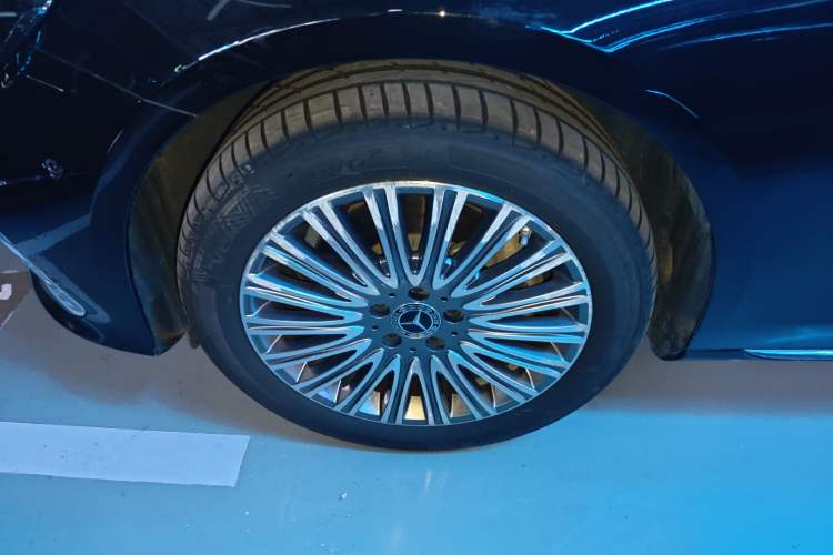 Used Mercedes-Benz E-Class 2023 Updated E 300 L Fashion Edition Exterior 7