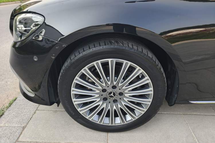 Used Mercedes-Benz E-Class 2023 Updated E 300 L Luxury Edition Exterior 7