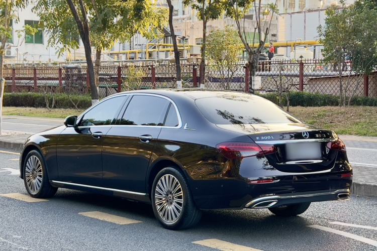 Used Mercedes-Benz E-Class 2023 Updated E 300 L Fashion Edition Exterior 7