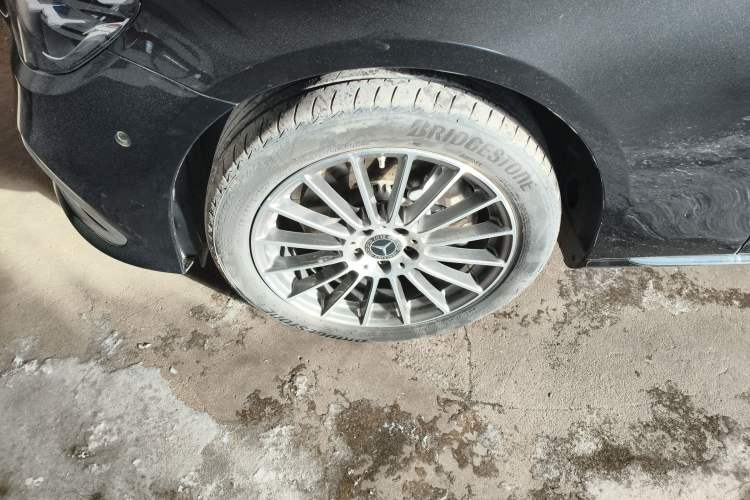 Used Mercedes-Benz E-Class 2023 E 260 L 4MATIC Exterior 7