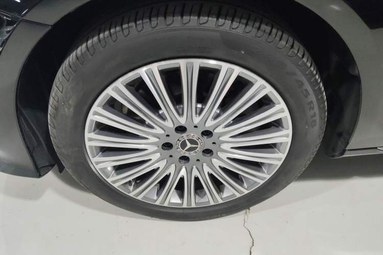 Used Mercedes-Benz E-Class 2023 E 300 L Luxury Model Exterior 7