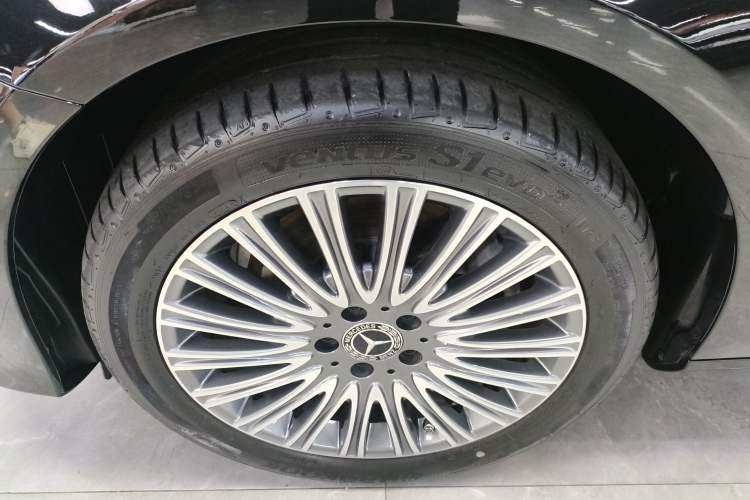 Used Mercedes-Benz E-Class 2023 Updated E 300 L Fashion Edition Exterior 7