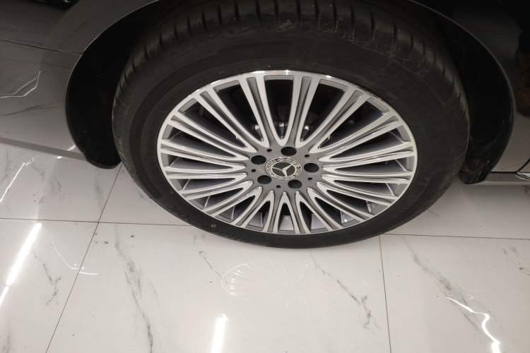 Used Mercedes-Benz E-Class 2023 Updated E 300 L Luxury Edition Exterior 8