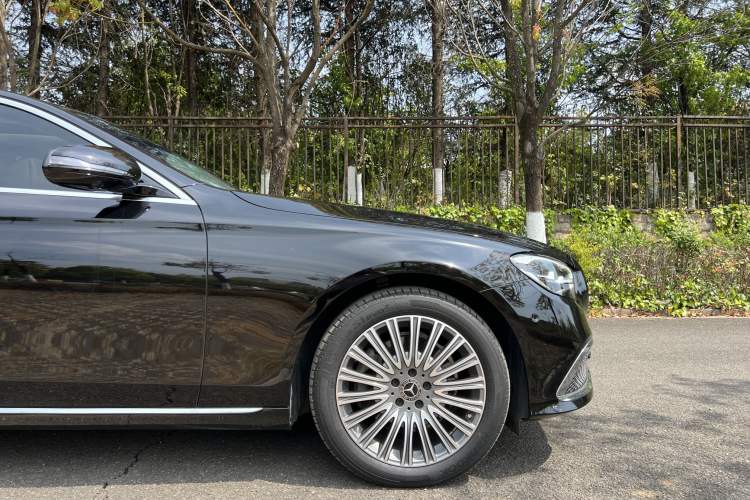 Used Mercedes-Benz E-Class 2023 Updated E 300 L Fashion Edition Exterior 8