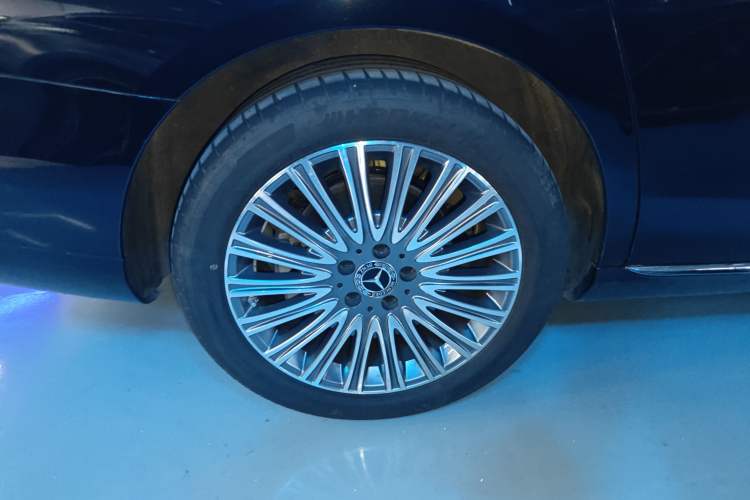 Used Mercedes-Benz E-Class 2023 Updated E 300 L Fashion Edition Exterior 8