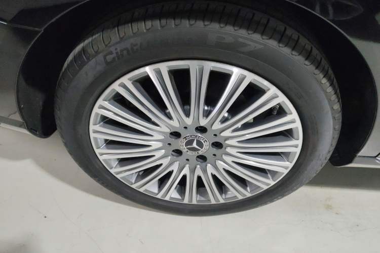 Used Mercedes-Benz E-Class 2023 E 300 L Luxury Model Exterior 8