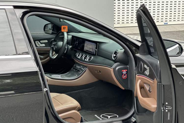 Used Mercedes-Benz E-Class 2023 E 300 L Sporty and Stylish Model Exterior 8
