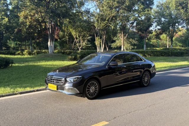 Ojetý Mercedes-Benz E-Class 2023 Facelift E 260 L