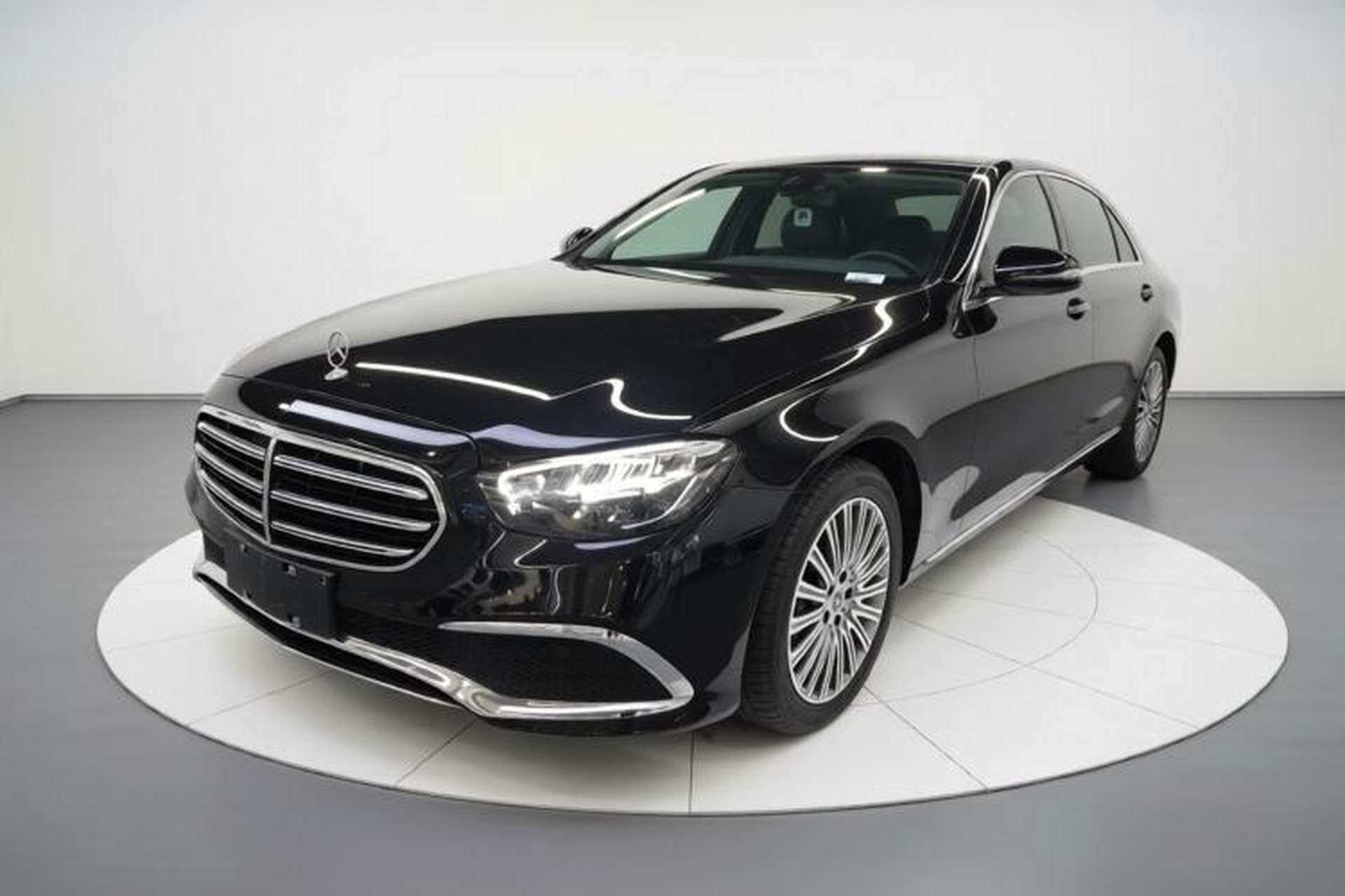 Used Mercedes-Benz E-Class 2023 Updated E 300 L Fashion Edition Front Left 45 Deg
