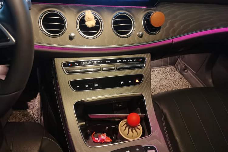 Used Mercedes-Benz E-Class 2023 E 300 L Sport Luxury Edition Gear Lever
