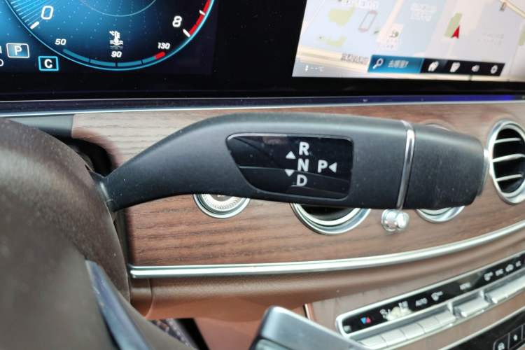 Used Mercedes-Benz E-Class 2023 Updated E 300 L Fashion Edition Gear Lever