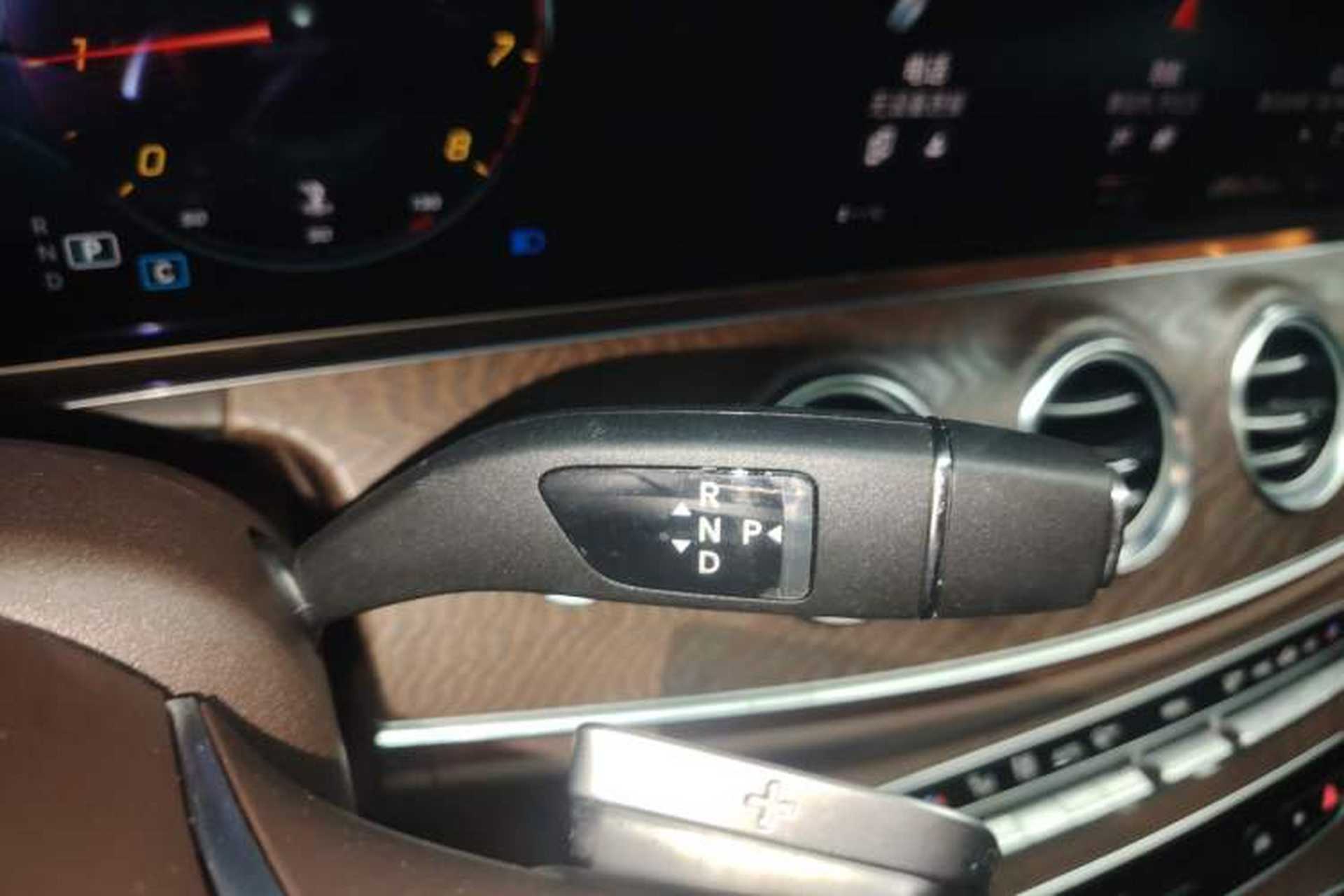 Used Mercedes-Benz E-Class 2023 Updated E 300 L Luxury Edition Gear Lever