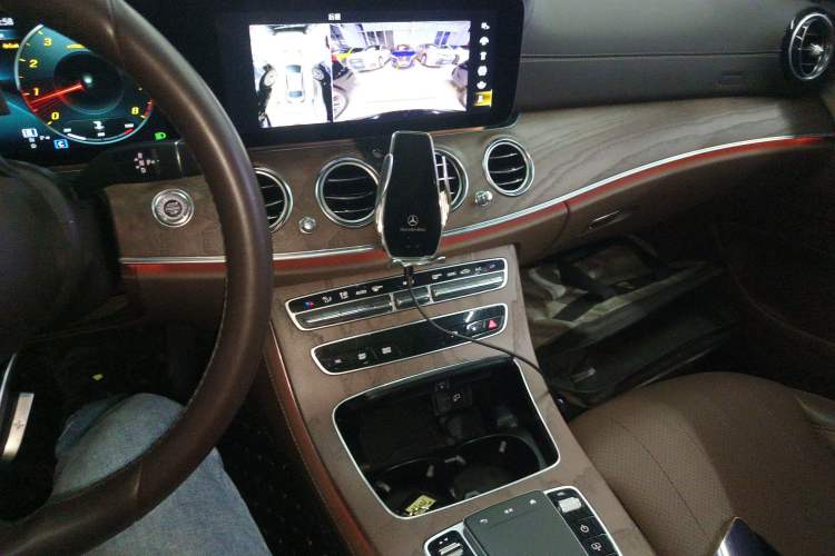 Used Mercedes-Benz E-Class 2023 Updated E 300 L Luxury Edition Gear Lever