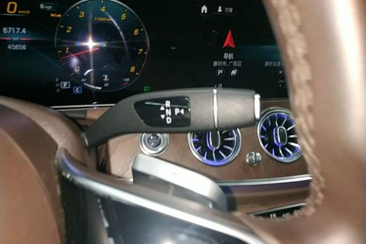 Used Mercedes-Benz E-Class 2023 Updated E 300 L Luxury Edition Gear Lever