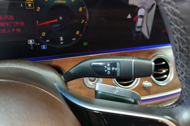 Used Mercedes-Benz E-Class 2023 Updated E 300 L Fashion Edition Gear Lever
