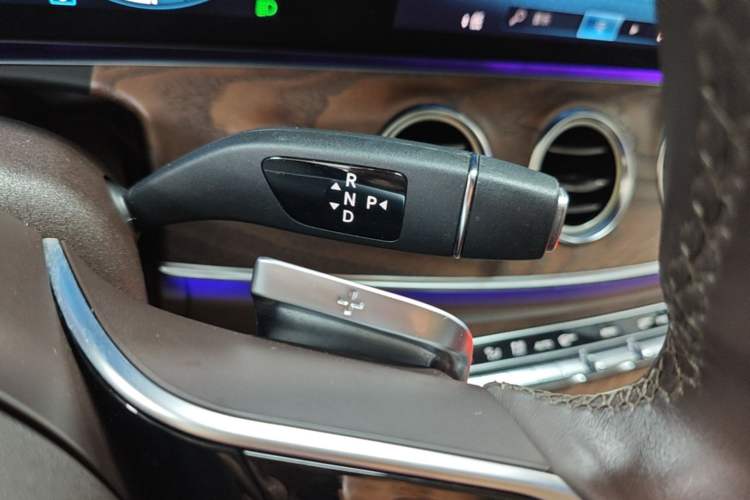 Used Mercedes-Benz E-Class 2023 Updated E 300 L Luxury Edition Gear Lever