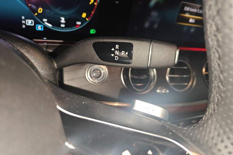 Used Mercedes-Benz E-Class 2023 Restyled E 300 L Sport Luxury Edition Gear Lever
