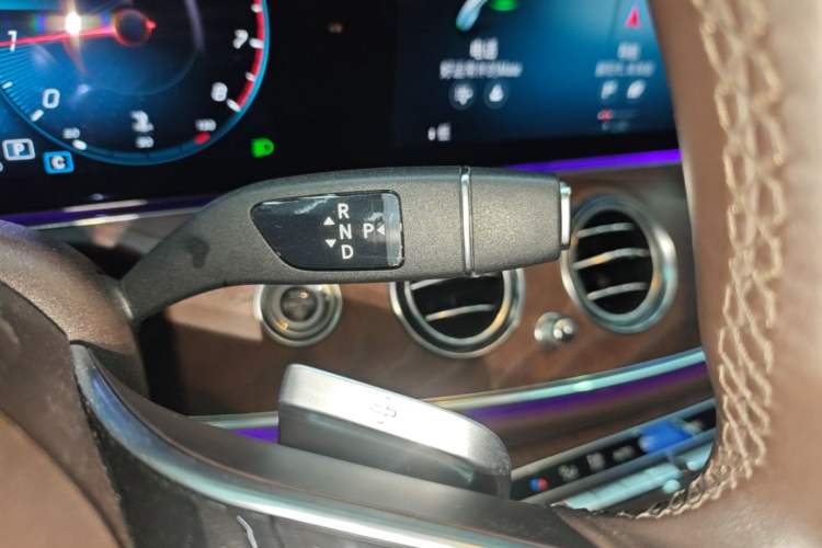 Used Mercedes-Benz E-Class 2023 Updated E 300 L Fashion Edition Gear Lever