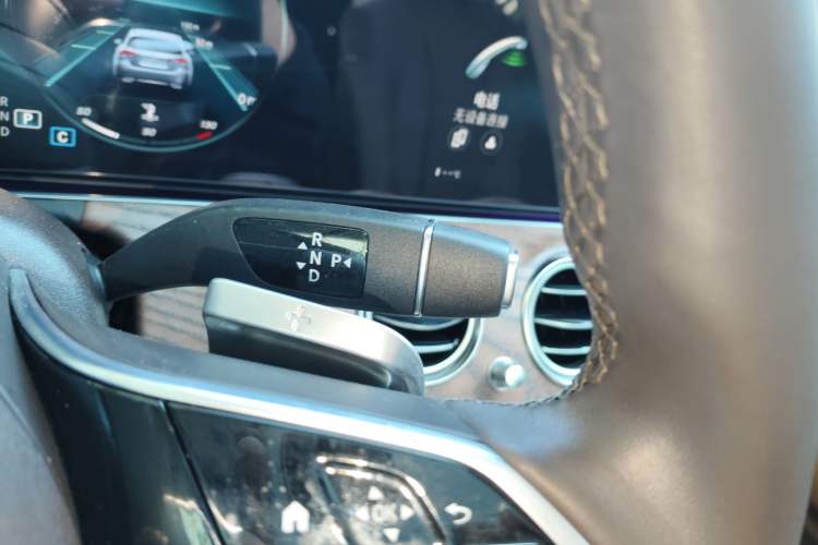Used Mercedes-Benz E-Class 2023 Updated E 300 L Luxury Edition Gear Lever
