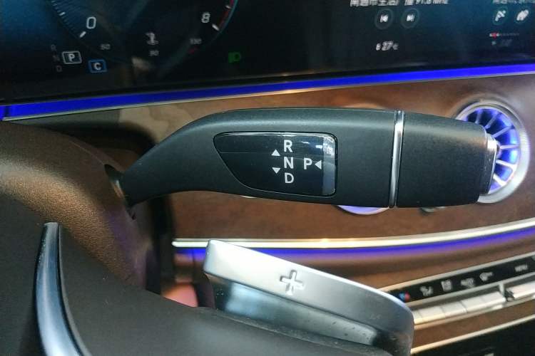 Used Mercedes-Benz E-Class 2023 Updated E 300 L Fashion Edition Gear Lever