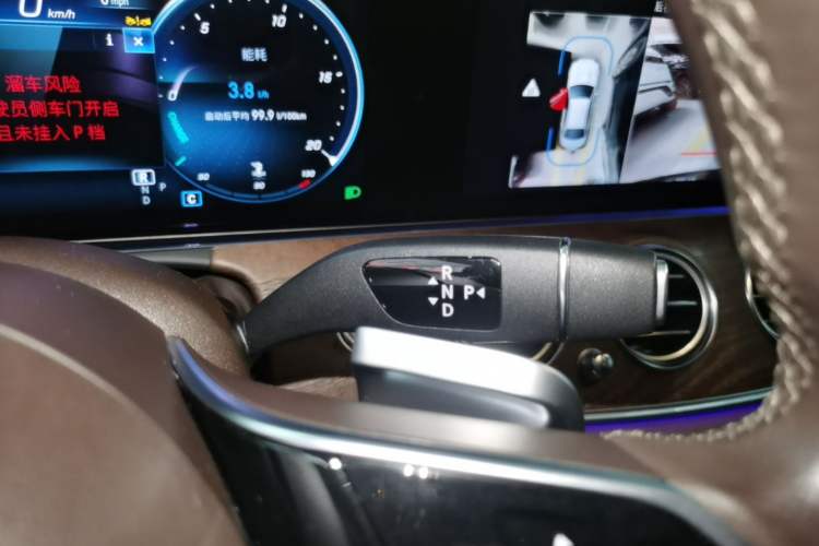 Used Mercedes-Benz E-Class 2023 Updated E 300 L Luxury Edition Gear Lever